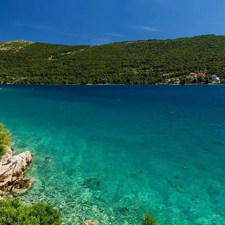 公寓 Belakusic 1 *