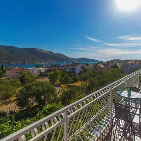 Belakusic 1 Apartment