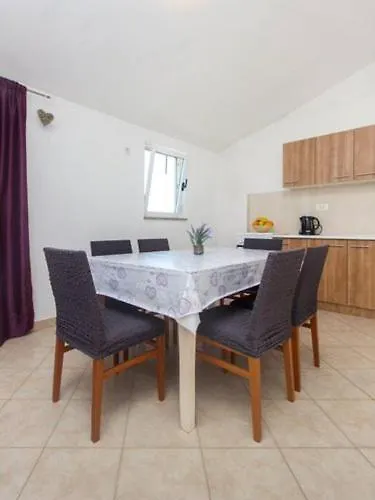 Belakusic 1 Apartment *