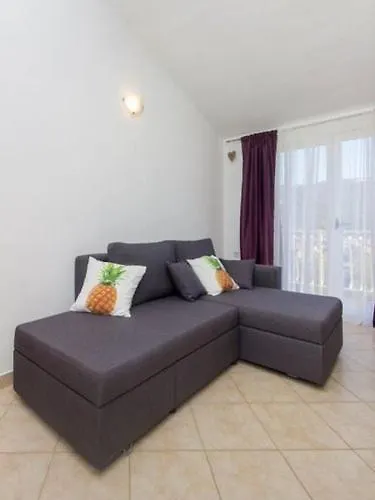 Belakusic 1 Apartment *