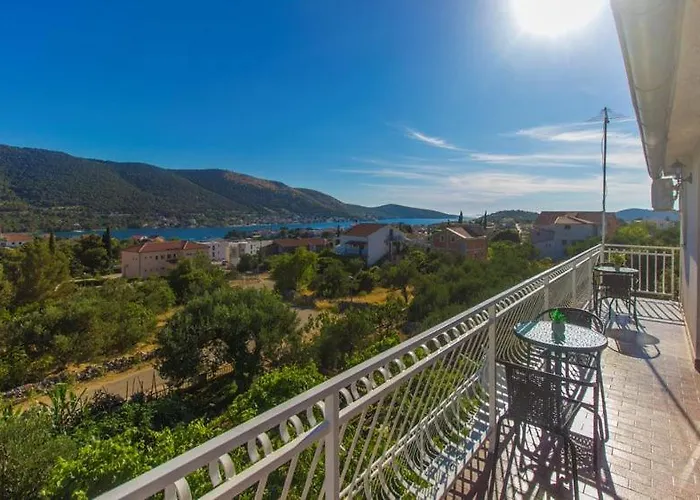 Belakusic 1 Apartment