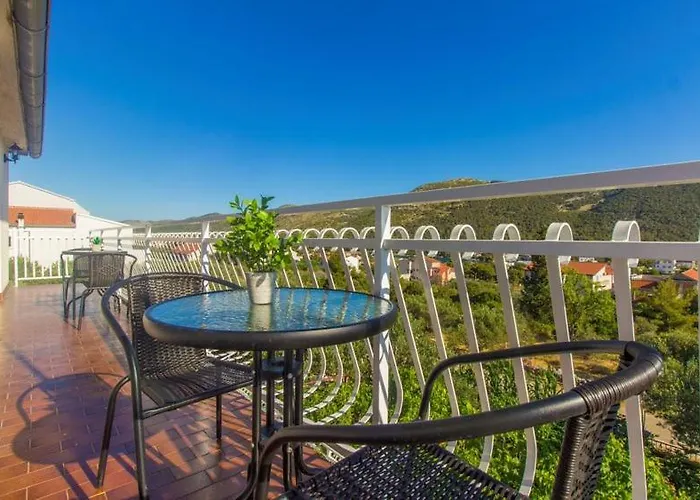 Belakusic 1 Apartment